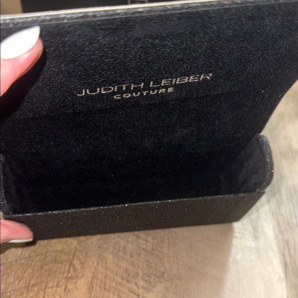 Judith Leiber Couture Clutch - Picture 4 of 8